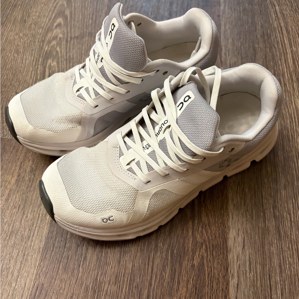 On Running Classic White Lace-Up Shoes - Picture 6 of 7